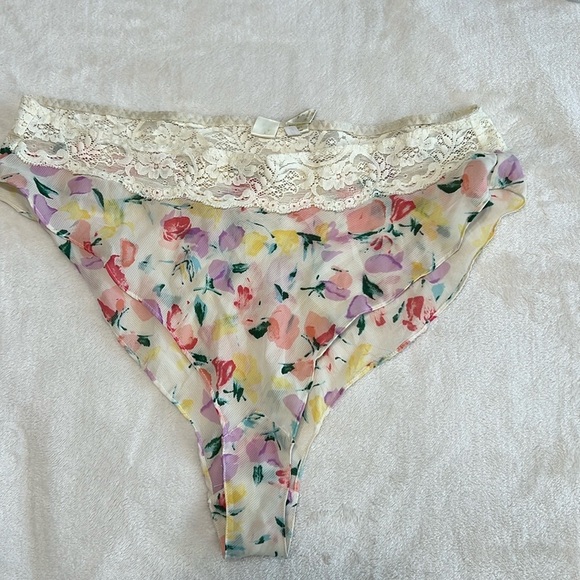 Vintage Victoria’s Secret Gold Label Floral Lace High Cut Panty Size Small - Picture 1 of 8